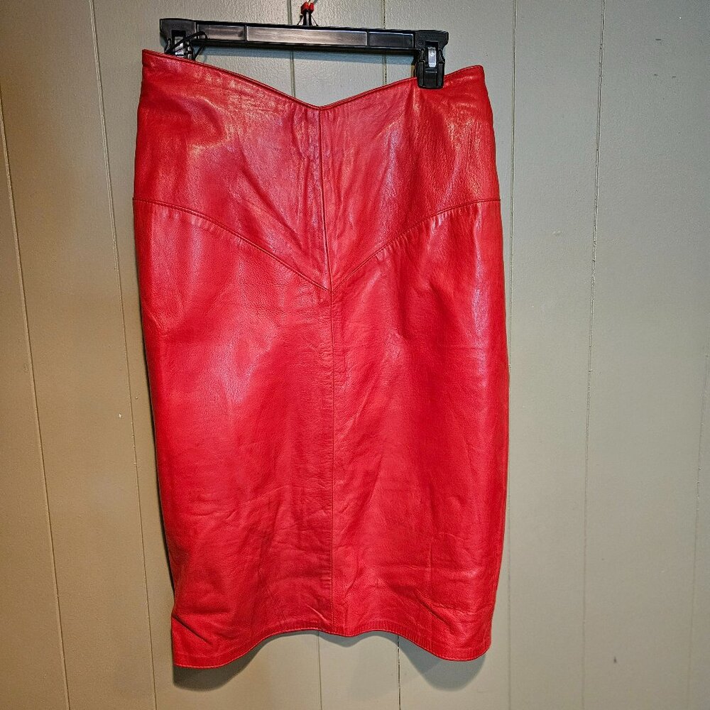 Saks Fifth Avenue Red, Butter Soft  Leather Skirt, Size 10 – Luxuriously Lined
